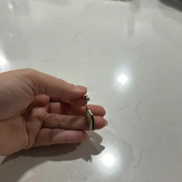 Shell earrings - Picture 2 of 2